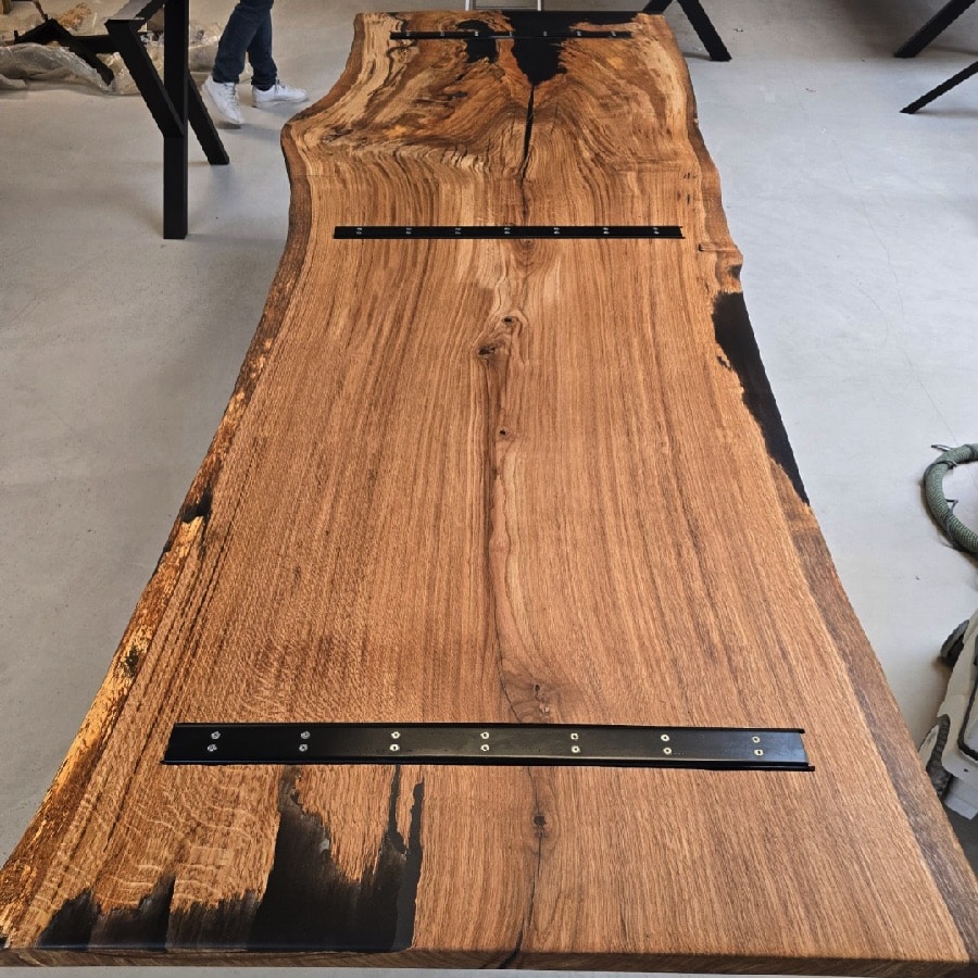 Brønderslev Snedker Spisebord i Naturolieret Massiv Egetræ fra Unique Handmade Furniture | B-100cm x L-120-500cm. | 1 Stor Planke med Epoxy & mulig Butterfly Finish | Vælg Lige:Naturlig:Rustik Kant 7