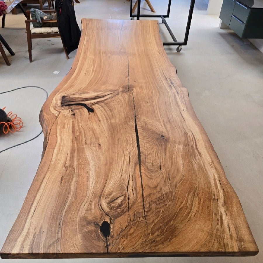Brønderslev Snedker Spisebord i Naturolieret Massiv Egetræ fra Unique Handmade Furniture | B-100cm x L-120-500cm. | 1 Stor Planke med Epoxy & mulig Butterfly Finish | Vælg Lige:Naturlig:Rustik Kant 8