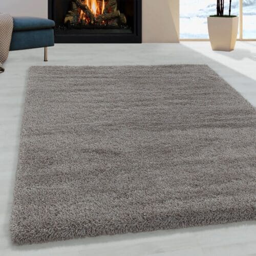 Louisa Ensfarvet Gulvtæppe i Beige fra Rugs by Uniquebeds Home & Living | Flere Størrelser i Firkantet & Rund