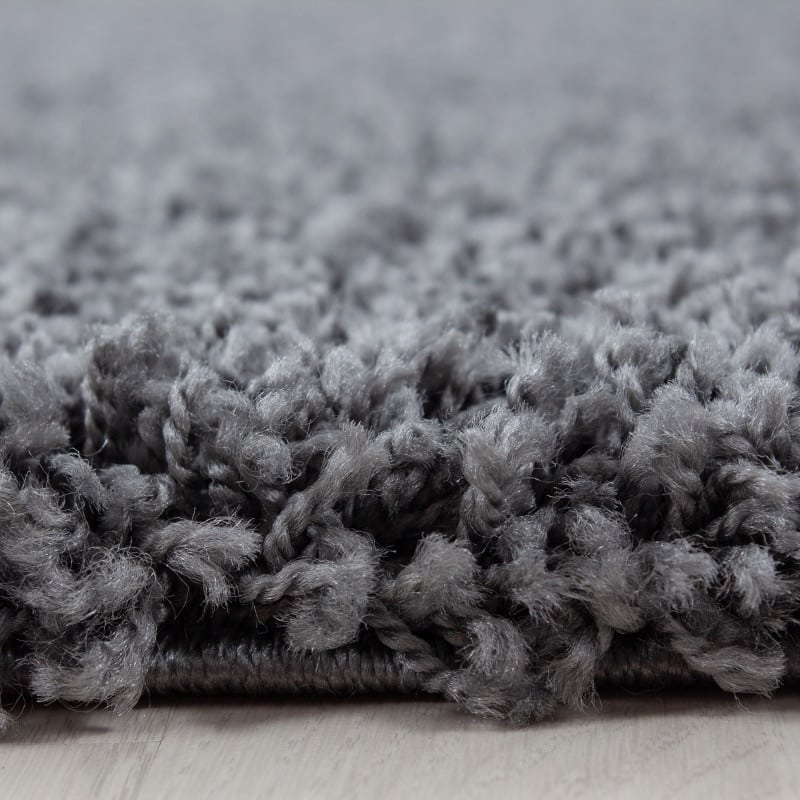 Luna Ensfarvet Fluffy Gulvtæppe i Mørk Grå fra Rugs by Uniquebeds Home & Living | Flere Størrelser i Firkantet & Rund 1