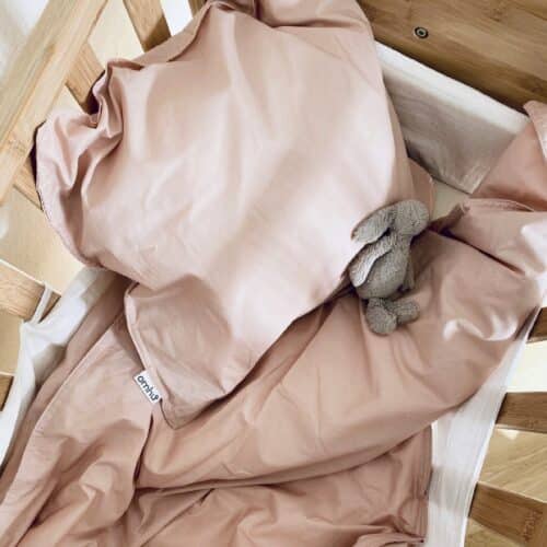 Percale Baby / Junior Sengesæt i 100% Bomuld TC200 fra Omhu | Nude/Pink | 70x100 cm - OUTLET