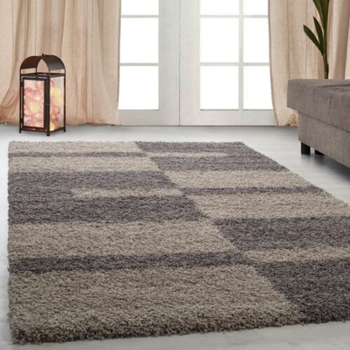 Riley Gulvtæppe i Taupe med Mønster af Blokke & Striber fra Rugs by Uniquebeds Home & Living | Flere Størrelser i Firkantet & Rund