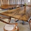 Snedker Spisebord i Massiv Valnød | B-100cm x L-120-500cm. | 2 Hele Planker Limet Sammen Spejlvendt, Lige:Naturlig:Rustik Kant med Epoxy & mulig Butterfly Finish | Cirka 6 Centimeter Tyk