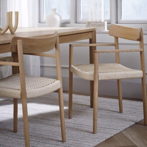 Sydney Spisebordsstol i Massiv Egetræ & Naturflet/Ægte Læder med Armlæn fra Lexpo Living