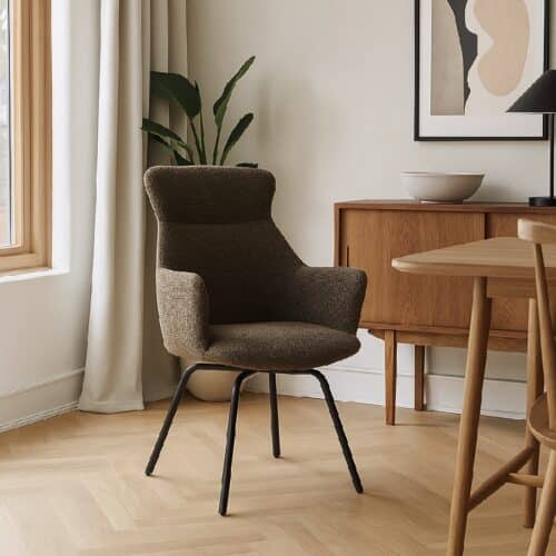 Valentina Spisebordsstol i Brun Møbelstof med Armlæn & Sorte Metalben fra Lexpo Living