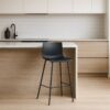 Liv Counterstol i Sort Hård Plast & Sort Metalstel fra Lexpo Living | Siddehøjde- 68 cm 1