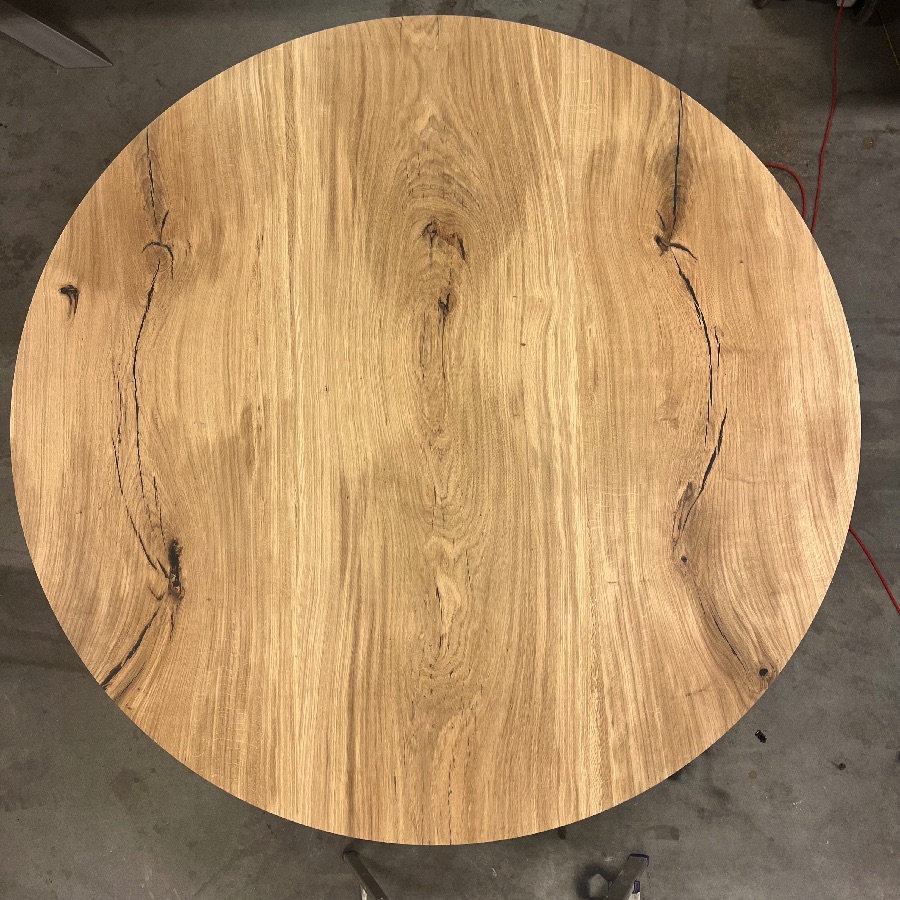Silkeborg Rundt Snedker Spisebord i Massiv Egetræ Mat Lak fra Unique Handmade Furniture | Ø120 - Ø180 | Flere Planker Limet Sammen 4