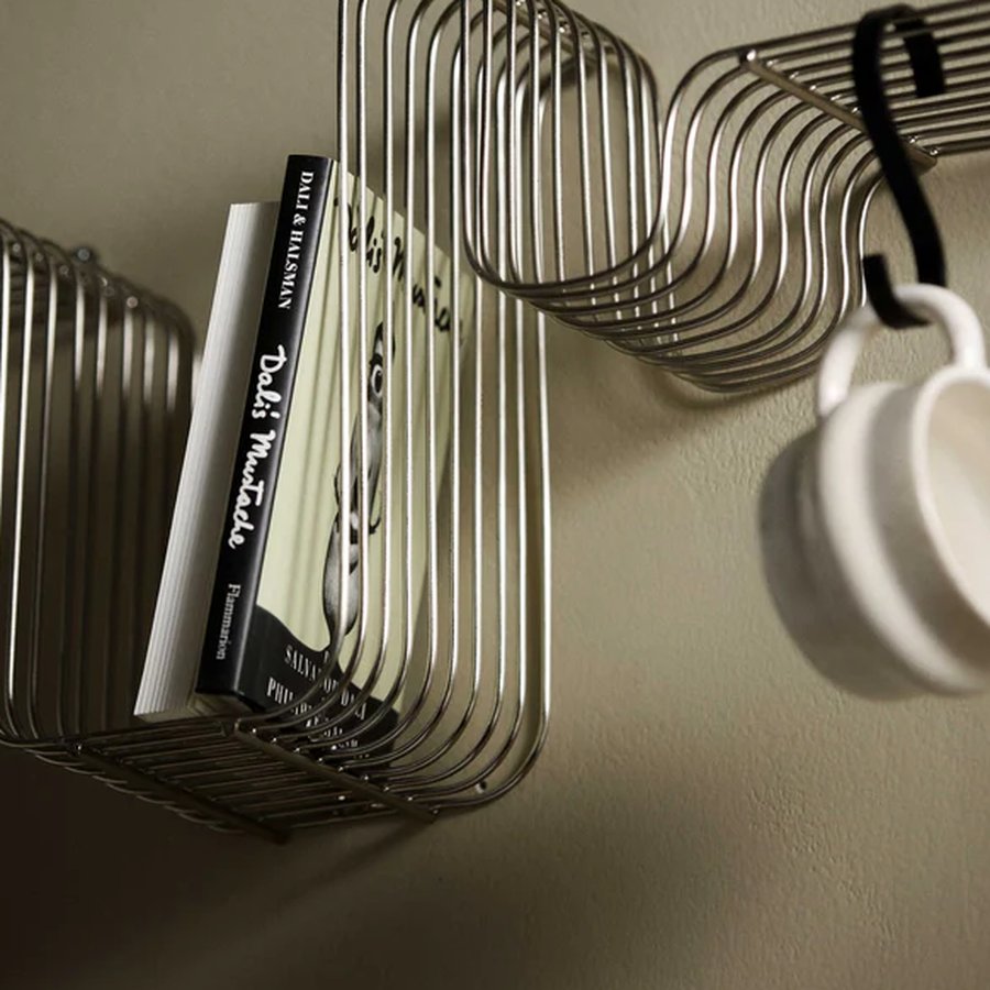 miljoe-brava-hylde-i-metal-med-sortkrommessing-finish-fra-nordal-54x13x26-cm-4 BRAVA Hylde i Metal med Sort/Krom/Messing Finish fra Nordal | 54x13x26 cm | Flere Farver hos uniquebeds, home & living - Billede 4