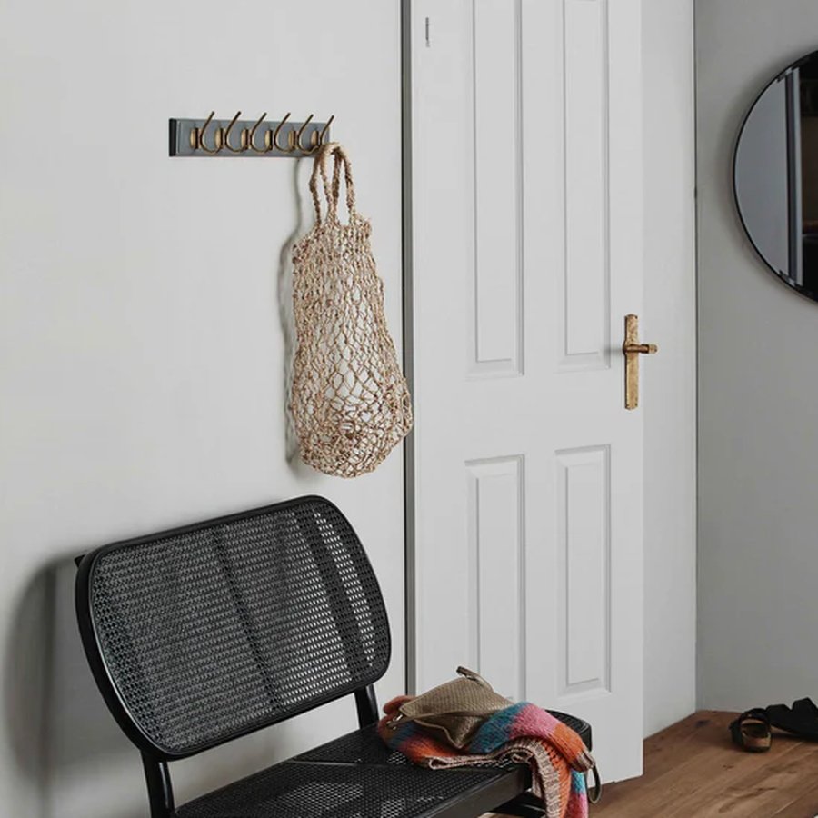 miljoe-edgy-knagerkke-i-gr-mdf-med-messinglook-knager-fra-nordal-368-knager-3-5 EDGY Knagerække i Grå MDF med Messinglook Knager fra Nordal | 3/6/8 Knager | 30/60/90x7x6,5 cm hos uniquebeds, home & living - Billede 5