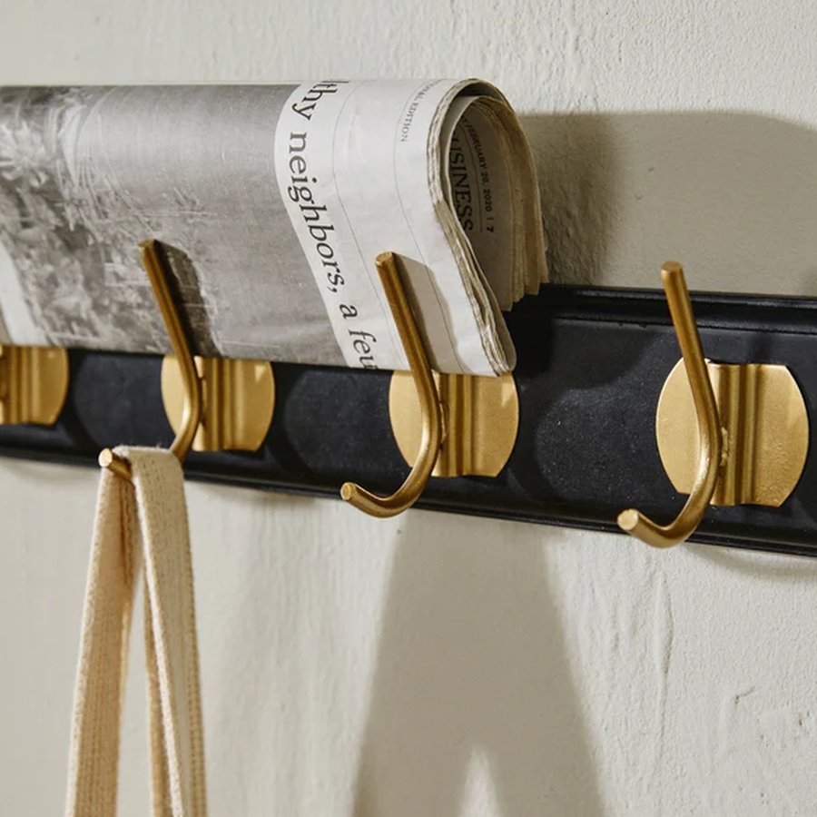 miljoe-edgy-knagerkke-i-sort-mdf-med-messinglook-knager-fra-nordal-12368-knag-10 EDGY Knagerække i Sort MDF med Messinglook Knager fra Nordal | 1/2/3/6/8 Knager | 10/20/30/60/90x7x6,5 cm hos uniquebeds, home & living - Billede 10