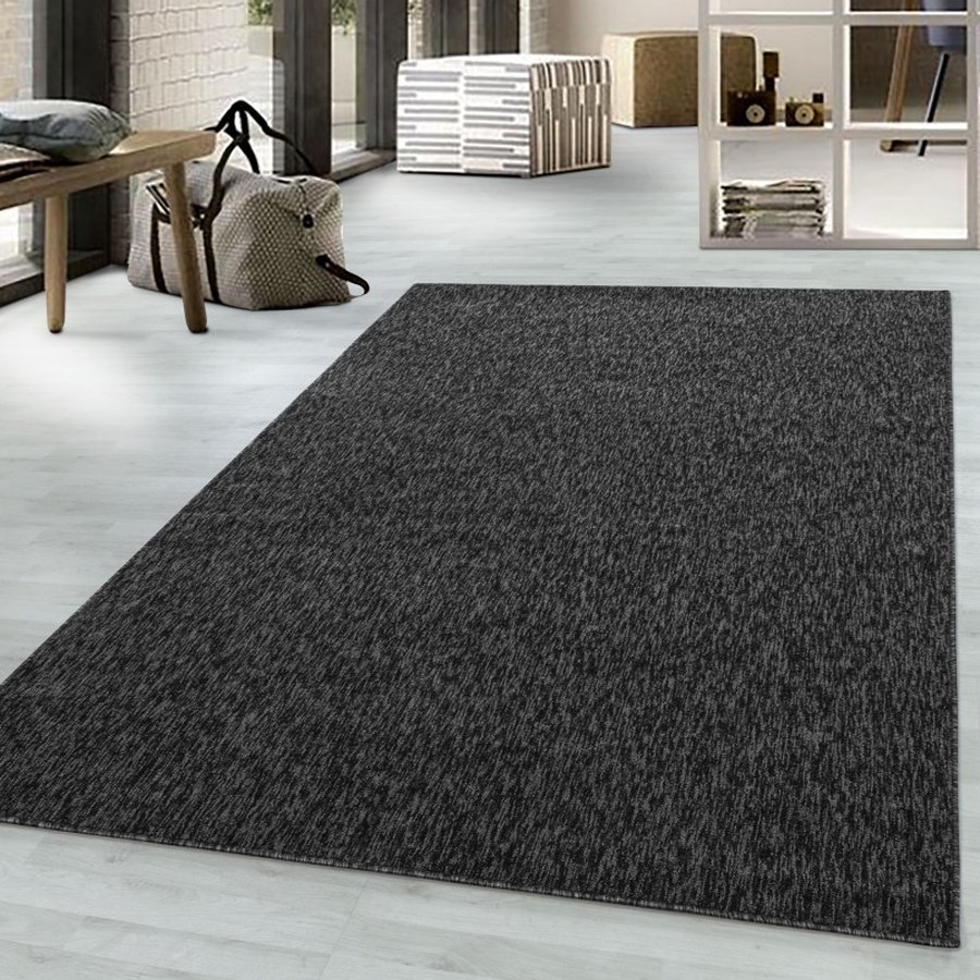 benjamin-gulvtaeppe-i-antracit-med-kant-fra-rugs-by-uniquebe-NIZZA601001800ANTHRAZIT-1 Benjamin Gulvtæppe