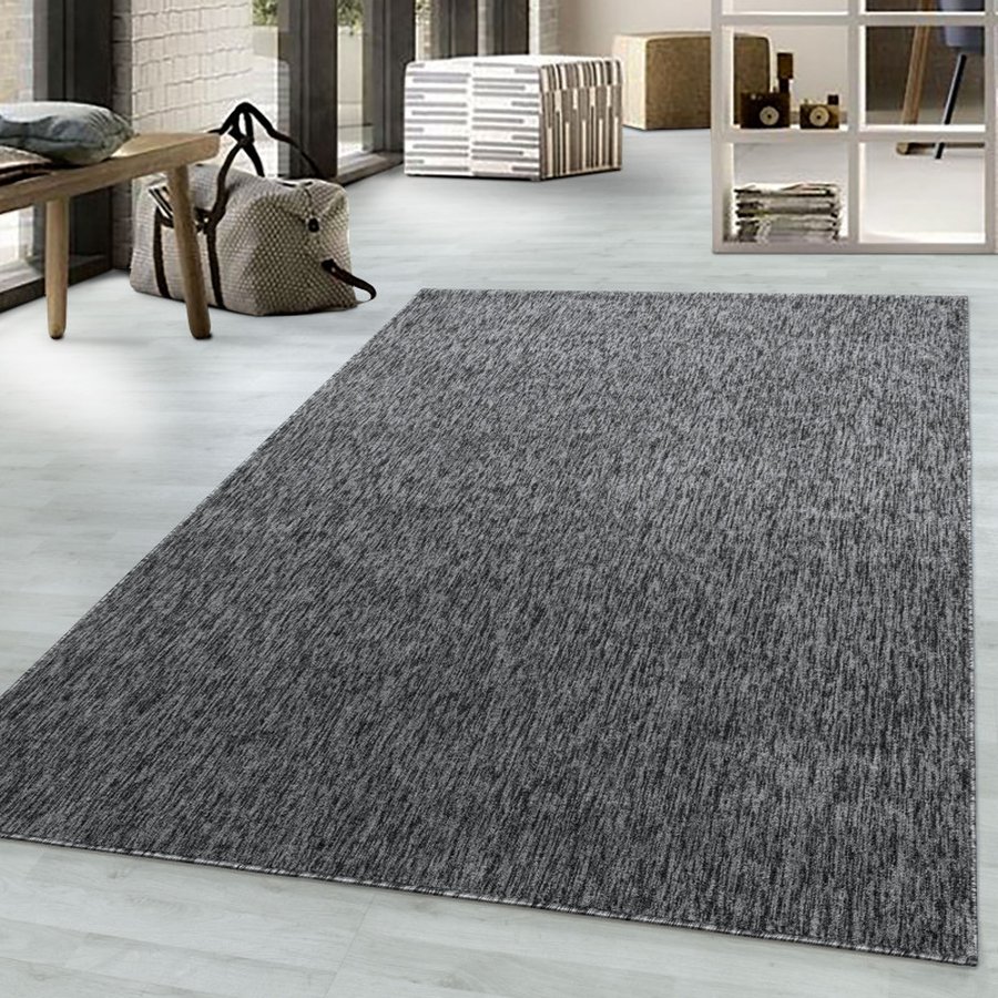 benjamin-gulvtaeppe-i-graa-med-kant-fra-rugs-by-uniquebeds-h-NIZZA601001800GREY-1 Benjamin Gulvtæppe