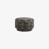 bomu-puf-i-sort-hvid-mbelstof-med-bund-i-akacietr-fra-nordal-66x40-cm-1 BOMU Puf i Sort & Hvid Møbelstof med Bund i Akacietræ fra Nordal | Ø66x40 cm hos uniquebeds, home & living - Billede 1