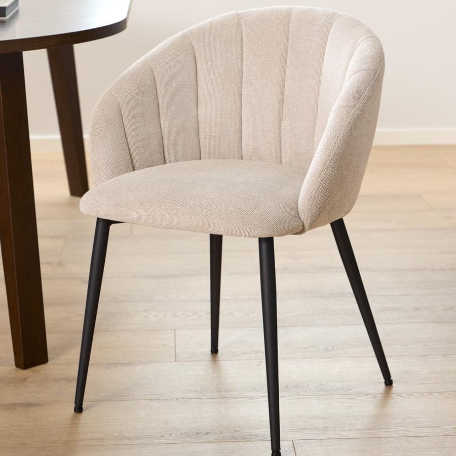 daniella-spisebordsstol-i-beige-stof-med-armln-og-stel-i-sort-stl-fra-0000109068-1 Daniella Spisebordsstol Beige Stof Armlæn Stel