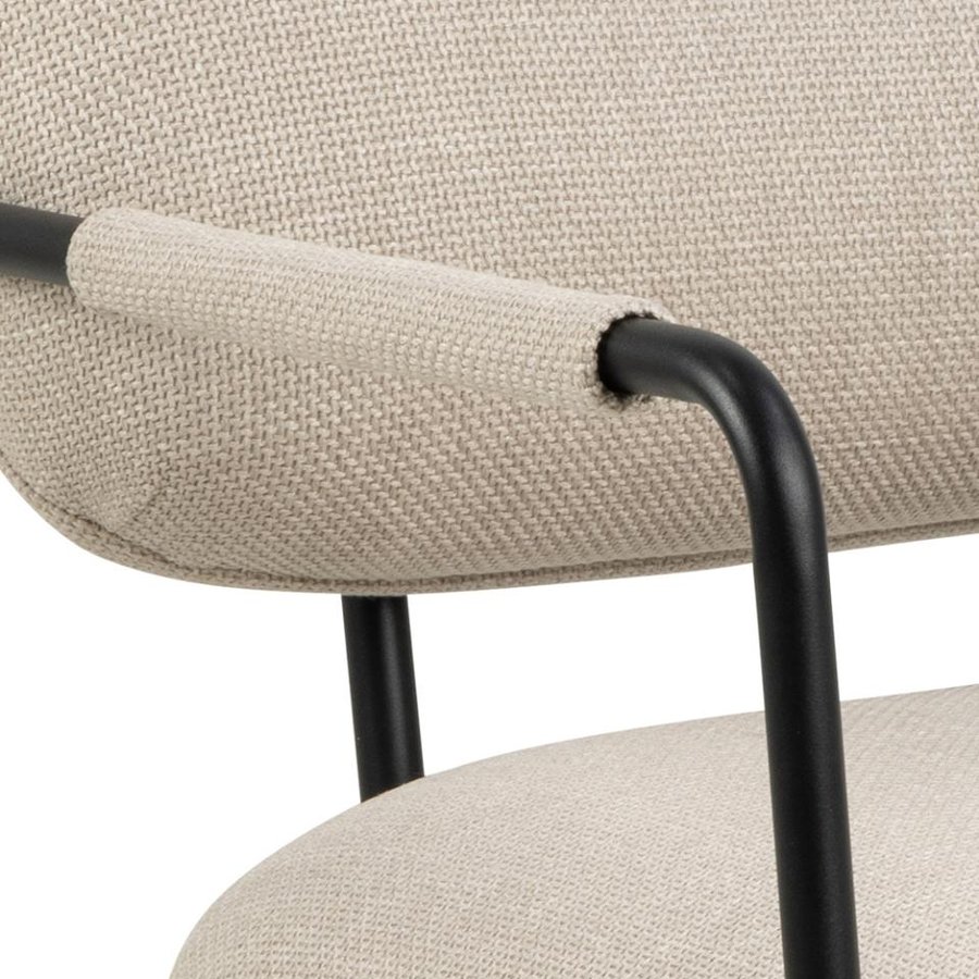 dillon-lounge-stol-i-beige-stof-med-armln-og-stel-i-sort-stl-fra-acton-0000099693-9 Dillon Lounge Stol Beige Stof Armlæn