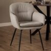 dora-spisebordsstol-med-armln-i-beige-fra-actona-58x59x84cm-0000102655-1 Dora Spisebordsstol Armlæn Beige Actona