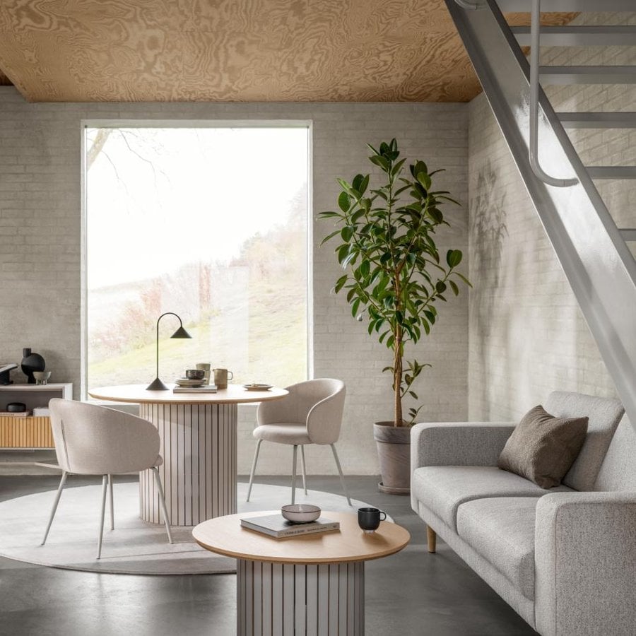 eleanor-spisebordsstol-i-beige-stof-med-armln-og-stel-i-gr-stl-fra-act-0000108177-2 Eleanor Spisebordsstol Beige Stof Armlæn Stel
