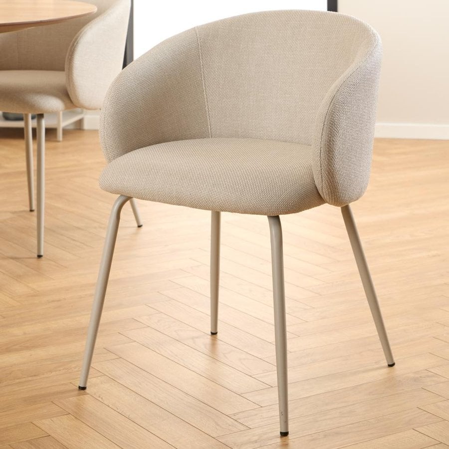 eleanor-spisebordsstol-i-beige-stof-med-armln-og-stel-i-gr-stl-fra-act-0000108177-3 Eleanor Spisebordsstol Beige Stof Armlæn Stel