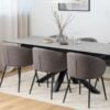 eleanor-spisebordsstol-i-lys-grbrun-stof-med-armln-og-stel-i-sort-stl-0000109194-5 Eleanor Spisebordsstol Lys Gråbrun Stof Armlæn
