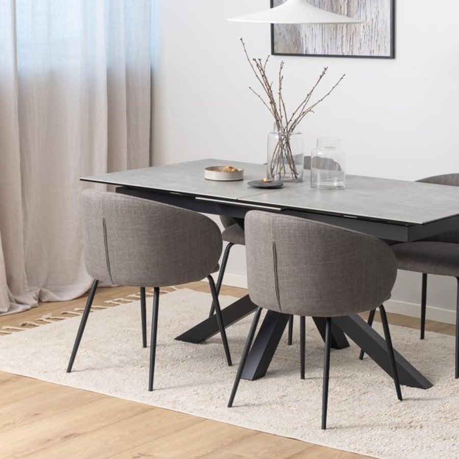 eleanor-spisebordsstol-i-lys-grbrun-stof-med-armln-og-stel-i-sort-stl-0000109194-6 Eleanor Spisebordsstol Lys Gråbrun Stof Armlæn