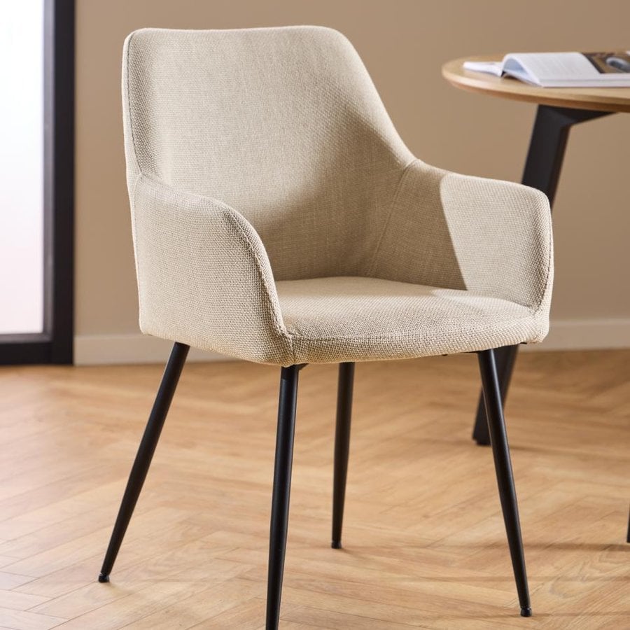 lizzy-spisebordsstol-i-beige-stof-med-armln-og-stel-i-sort-stl-fra-act-0000104825-1 Lizzy Spisebordsstol Beige Stof Armlæn Stel