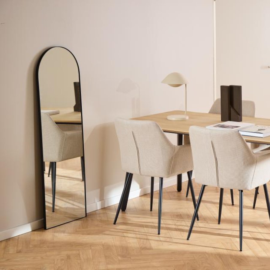 lizzy-spisebordsstol-i-beige-stof-med-armln-og-stel-i-sort-stl-fra-act-0000104825-4 Lizzy Spisebordsstol Beige Stof Armlæn Stel
