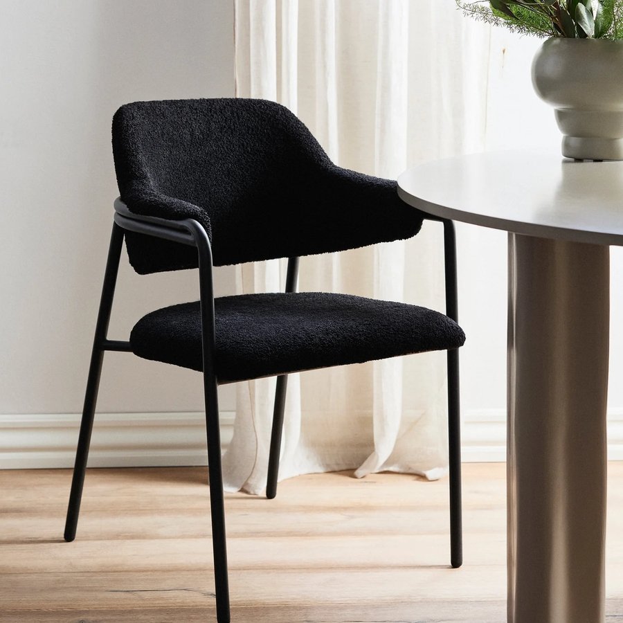 miljoe-albert-stol-i-sort-mbelstof-med-sort-metalstel-fra-nordal-59x56x84-cm-4 ALBERT Stol i Sort Møbelstof med Sort Metalstel fra Nordal | 59x56x84 cm hos uniquebeds, home & living - Billede 4
