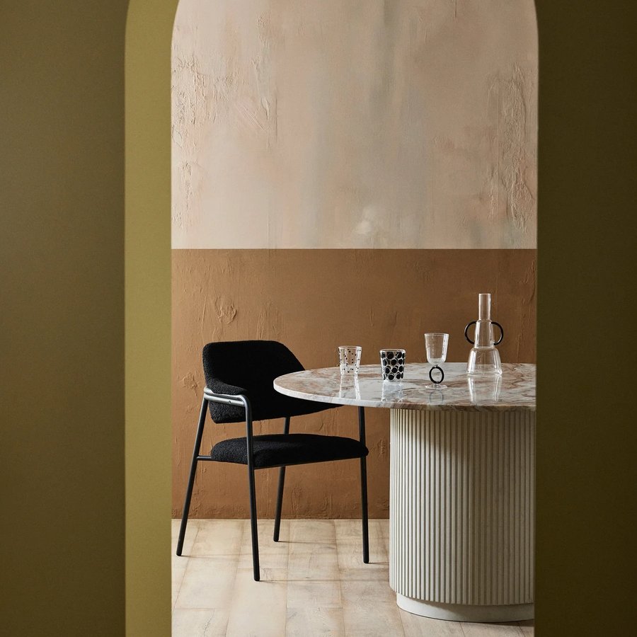 miljoe-albert-stol-i-sort-mbelstof-med-sort-metalstel-fra-nordal-59x56x84-cm-6 ALBERT Stol i Sort Møbelstof med Sort Metalstel fra Nordal | 59x56x84 cm hos uniquebeds, home & living - Billede 6
