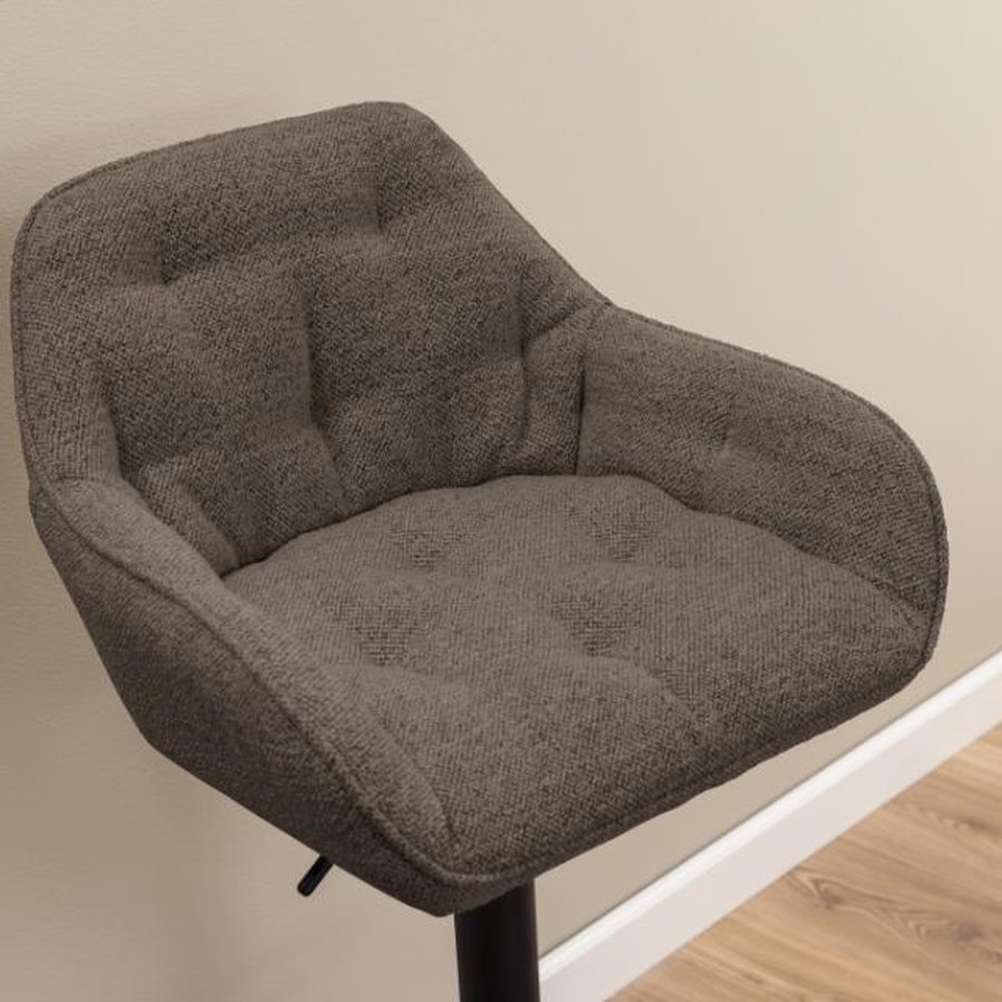 miljoe-brooke-barstol-i-taupe-stof-med-drejefunktion-og-fodsttte-og-stel-i-so-0000107638-2 Brooke Barstol Taupe Stof Drejefunktion Fodstøtte