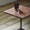 CHAO Sidebord med Marmorplade i Rustrød & Sort Metalstel fra Nordal | 40x40x57 cm hos uniquebeds, home & living - Billede 2