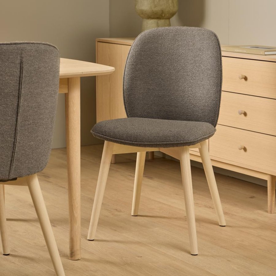 miljoe-cindy-spisebordsstol-i-taupe-stof-og-stel-i-hvid-egetr-fra-actona-49x5-0000109050-1 Cindy Spisebordsstol Taupe Stof Stel Hvid
