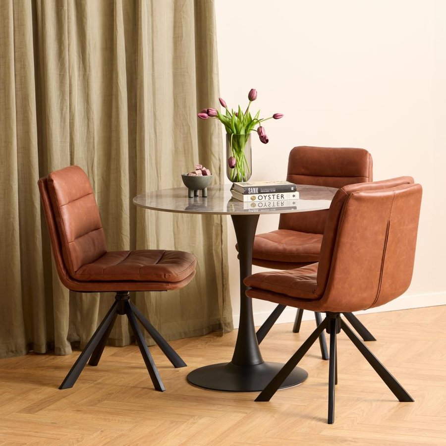miljoe-dean-spisebordsstol-i-cognac-pu-retro-med-drejefunktion-og-stel-i-sort-0000109687-2 Dean Spisebordsstol Cognac Pu Retro Drejefunktion