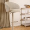 miljoe-eleanor-barstol-i-beige-stof-med-drejefunktion-og-fodsttte-og-stel-i-g-0000110616-1 Eleanor Barstol Beige Stof Drejefunktion Fodstøtte