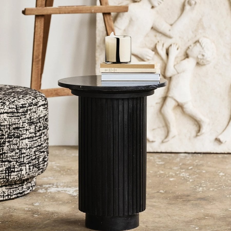 ERIE Rundt Sidebord i Sort/Beige Malet Mangotræ med Marmor Bordplade fra Nordal | Ø40x54 cm hos uniquebeds, home & living - Billede 2