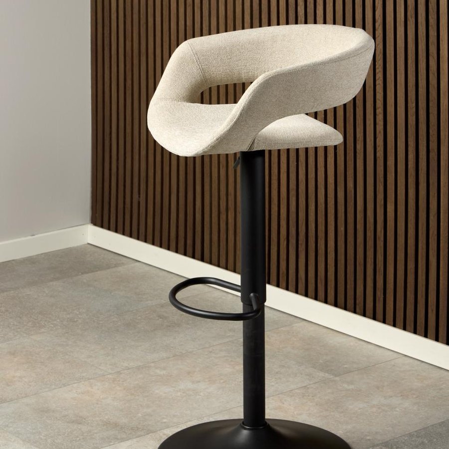 miljoe-grace-barstol-i-sand-stof-med-drejefunktion-og-stel-i-sort-stl-fra-act-0000107090-2 Grace Barstol Sand Stof Drejefunktion Stel