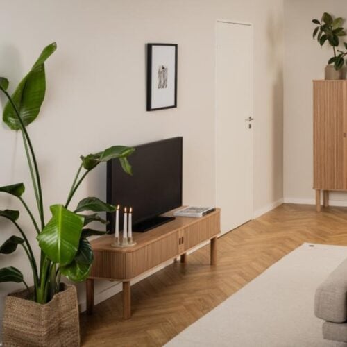 Langley Tv Bord Natur Egetræ Jalousilåge
