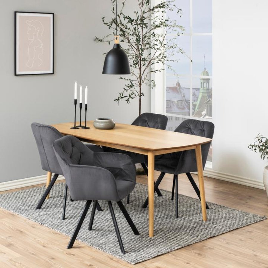 miljoe-lola-spisebordsstol-i-mrkegr-stof-med-armln-og-stel-i-sort-stl-fra-act-0000082122-1 Lola Spisebordsstol Mørkegrå Stof Armlæn Stel