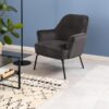 miljoe-melissa-lounge-stol-i-mrkegr-stof-med-armln-og-stel-i-sort-stl-fra-act-0000090653-2 Melissa Lounge Stol Mørkegrå Stof Armlæn