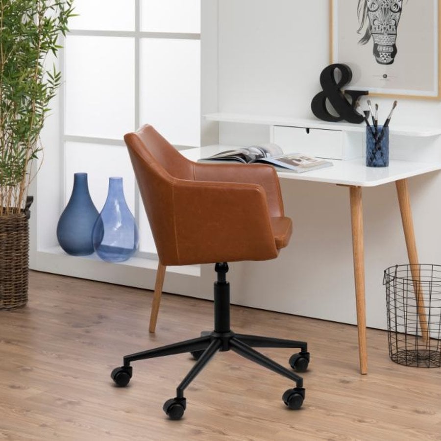 miljoe-nora-skrivebordsstol-i-cognac-lderlook-med-armln-og-stel-i-sort-stl-fr-0000086938-1 Nora Skrivebordsstol Cognac Læderlook Armlæn Stel