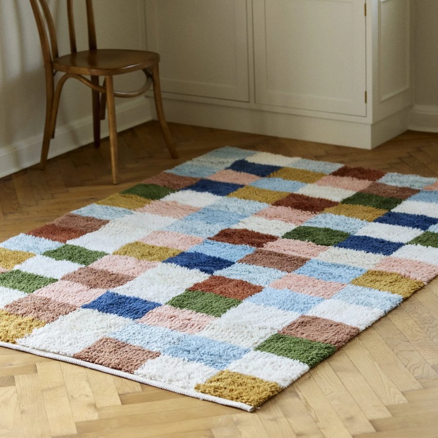 miljoe-pakka-gulvtppe-i-uldblanding-med-patchwork-mnster-fra-nordal-140x200-c-2 PAKKA Gulvtæppe i Uldblanding med Patchwork Mønster fra Nordal | 140x200 cm | Multifarvet hos uniquebeds, home & living - Billede 2