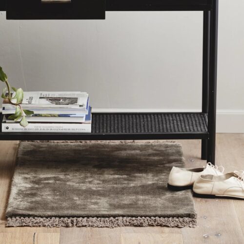 NOBLE Gulvtæppe i Håndtuftet Viskose med Frynser fra Nordal | 60x90/75x200 cm | Varm Grå hos uniquebeds, home & living - Billede 2