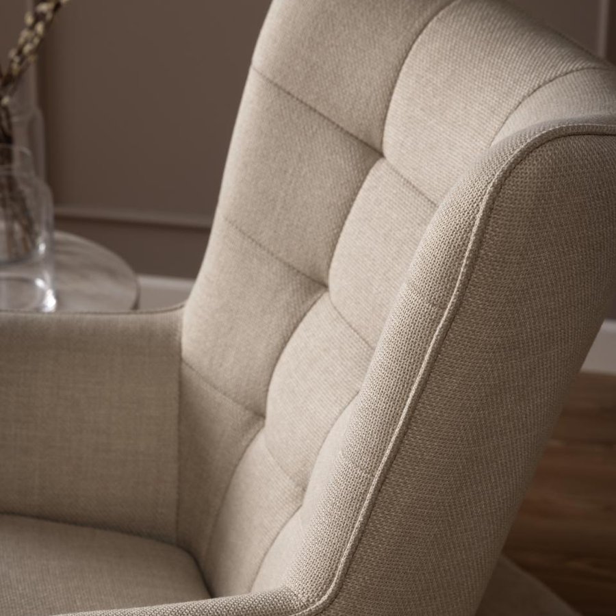 miljoe-redding-hvilestol-i-beige-stof-med-tuftinger-og-firkantede-syninger-og-0000103062-2 Redding Hvilestol Beige Stof Tuftinger Firkantede