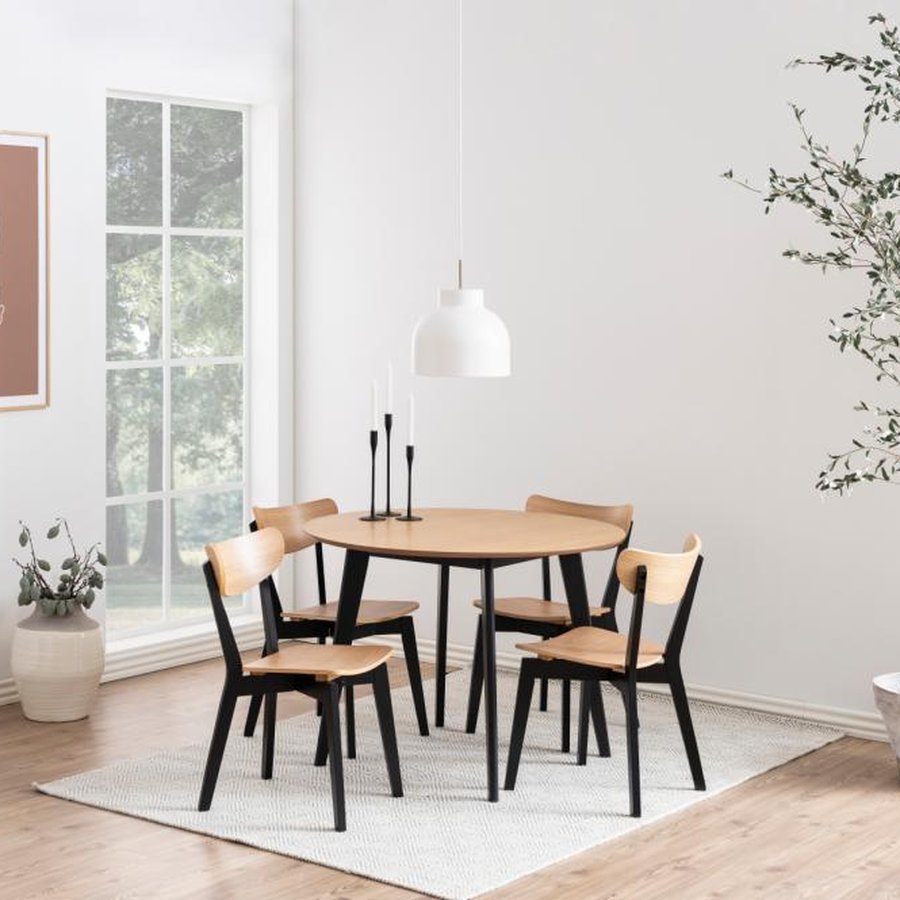 miljoe-roxby-spisebordsst-med-roxby-spisebordsstole-i-eg-egetr-stel-i-sort-gu-H000025184-2 Roxby Spisebordssæt Roxby Spisebordsstole Eg Egetræ