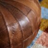 RUGBY Puf i Bøffellæder med Finish i Klar Voks fra Nordal | Ø71x39 cm hos uniquebeds, home & living - Billede 3