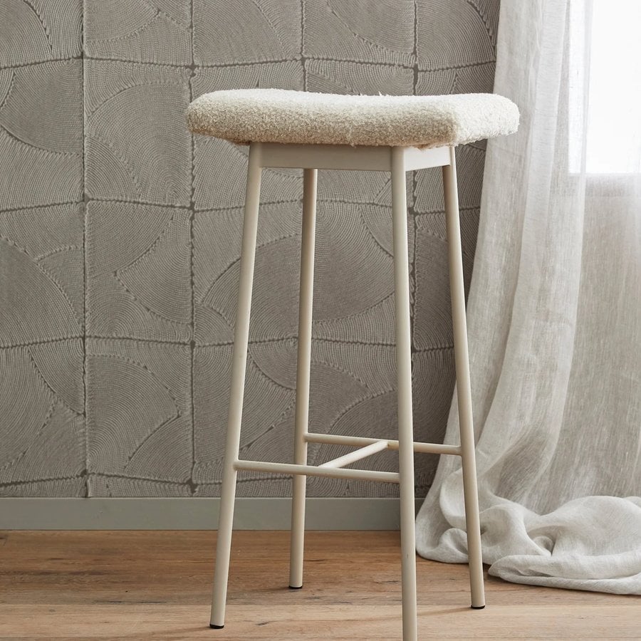 miljoe-zala-barstol-med-sde-i-sortbeige-imiteret-lammeskind-med-metalsted-fra-4 ZALA Barstol med Sæde i Sort/Beige Imiteret Lammeskind med Metalsted fra Nordal | 40x24x72 cm hos uniquebeds, home & living - Billede 4