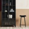 miljoe-zala-barstol-med-sde-i-sortbeige-imiteret-lammeskind-med-metalsted-fra-7 ZALA Barstol med Sæde i Sort/Beige Imiteret Lammeskind med Metalsted fra Nordal | 40x24x72 cm hos uniquebeds, home & living - Billede 7