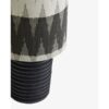 aine-bordlampe-med-fod-i-sortlakeret-aluminium-skrm-i-gr-hvidmnstret-s-2 AINE Bordlampe med Fod i Sortlakeret Aluminium & Skærm i Grå & Hvidmønstret Stof fra Nordal | Ø16x35 cm | Grå, Hvid, Sort hos uniquebeds, home & living - Billede 2