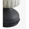 arito-bordlampe-med-fod-i-sortlakeret-aluminium-skrm-i-gr-hvidmnstret-2 ARITO Bordlampe med Fod i Sortlakeret Aluminium & Skærm i Grå & Hvidmønstret Stof fra Nordal | Ø21x45 cm | Grå, Hvid, Sort hos uniquebeds, home & living - Billede 2