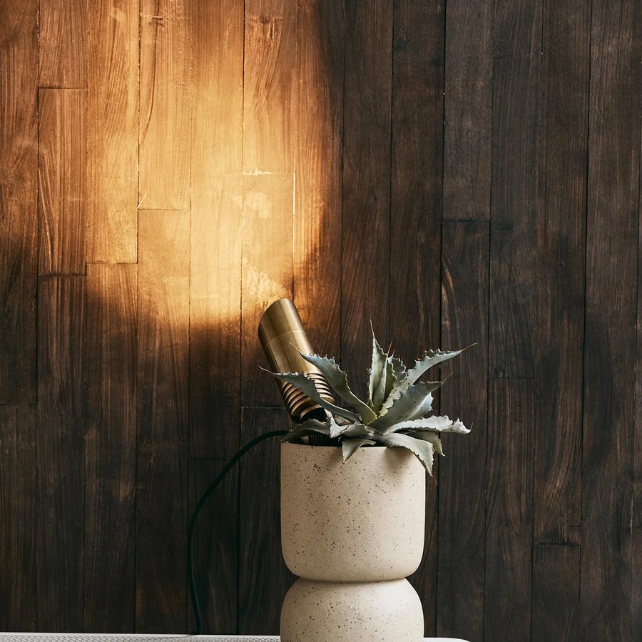 miljoe-prime-bragi-udendrs-lampe-med-spyd-i-100-messing-fra-nordal-6x20-cm-guld-hos-3 BRAGI Udendørs Lampe med Spyd i 100% Messing fra Nordal | Ø6x20 cm | Guld hos uniquebeds, home & living - Billede 3