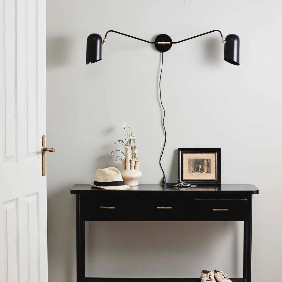 ERIS Væglampe med 2 Arme i Sortlakeret Metal & Messingdetaljer fra Nordal | 21x100x24 cm | Sort, Guld hos uniquebeds, home & living - Billede 2